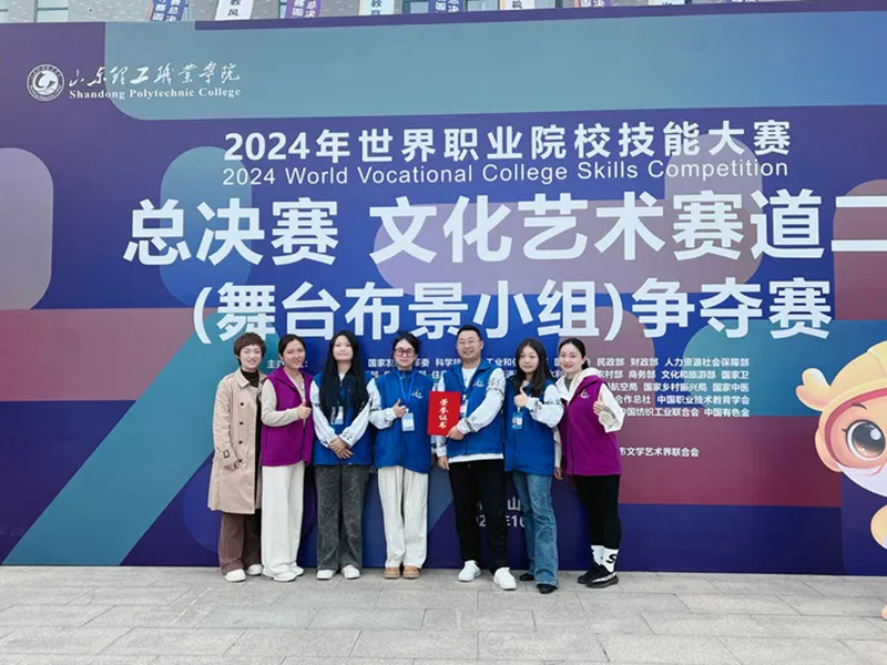 艺心向党风帆劲 五心铸魂绽芳华。