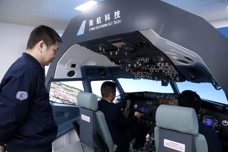 贵州省首台飞行导航程序训练器。南航贵州公司提供
