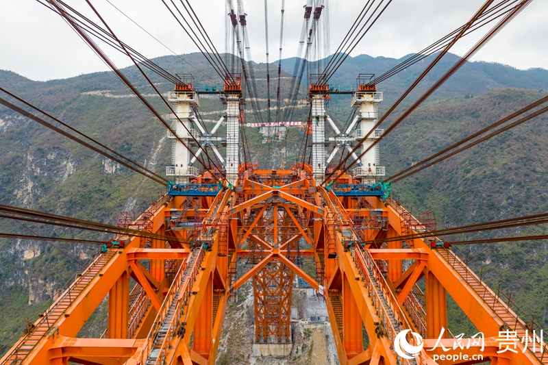 航拍建設中的安盤高速古牛河特大橋。人民網記者 涂敏 攝.jpg