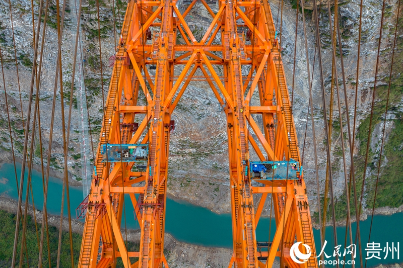 航拍建設中的安盤高速古牛河特大橋。人民網記者 涂敏攝.jpg