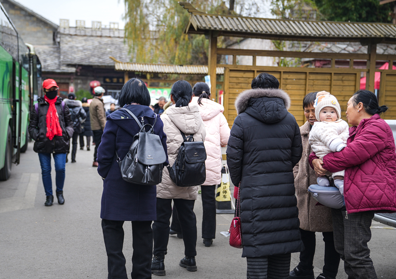 元旦假期天龍屯堡“暖意”濃 文化賦能激活冬游市場。