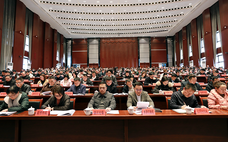 清镇市：企业坐“C位” 政府作保障