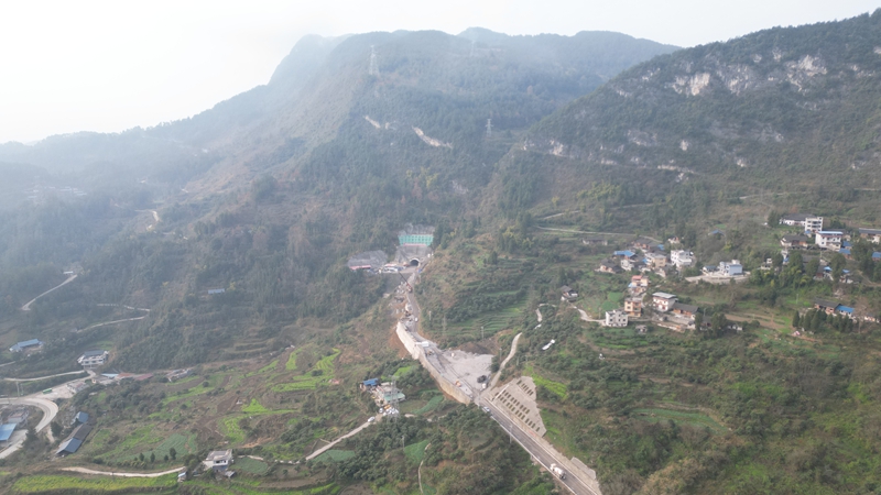 隧道远景.JPG