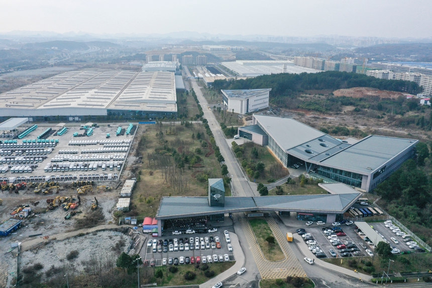 俯瞰贵州长江汽车产业园。石照昌摄