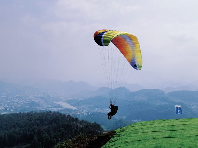 2024年“翱翔贵州”滑翔伞比赛暨西望山第五届滑翔伞公开赛.jpg