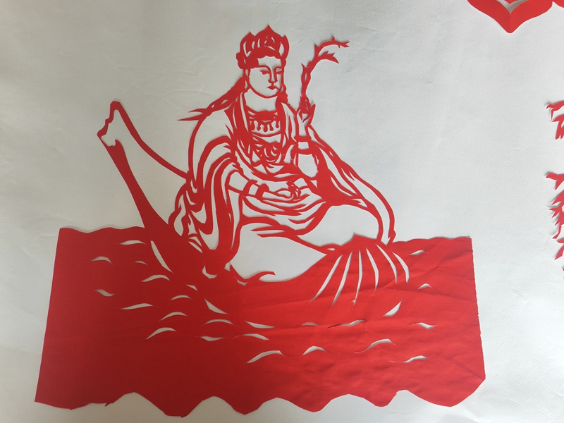 毛詩學的剪紙作品。 陳昱 攝.jpg