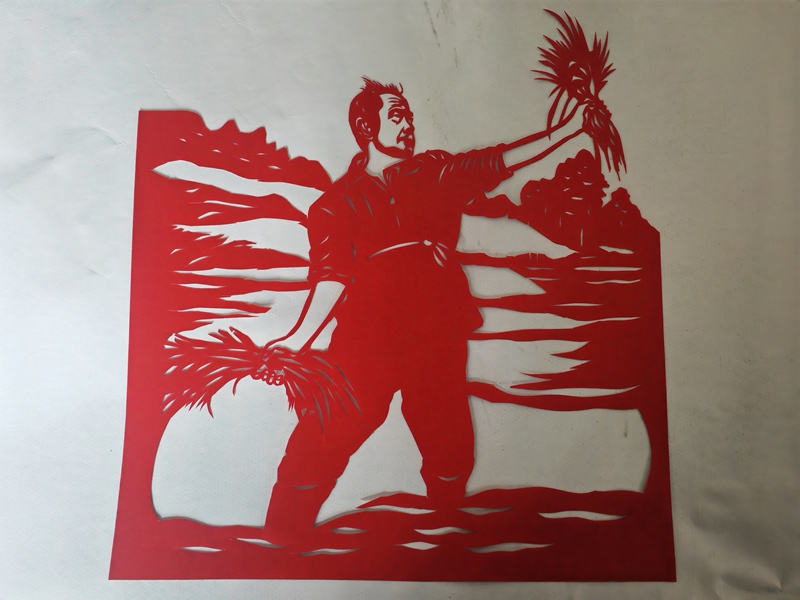 毛詩學的剪紙作品。 陳昱 攝 (3).jpg