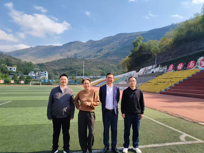 藍暉在桐梓縣職校留影。 圖片由藍暉本人提供.jpg