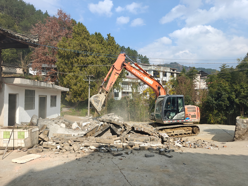 美丽乡村入画来 特色产业富民生。