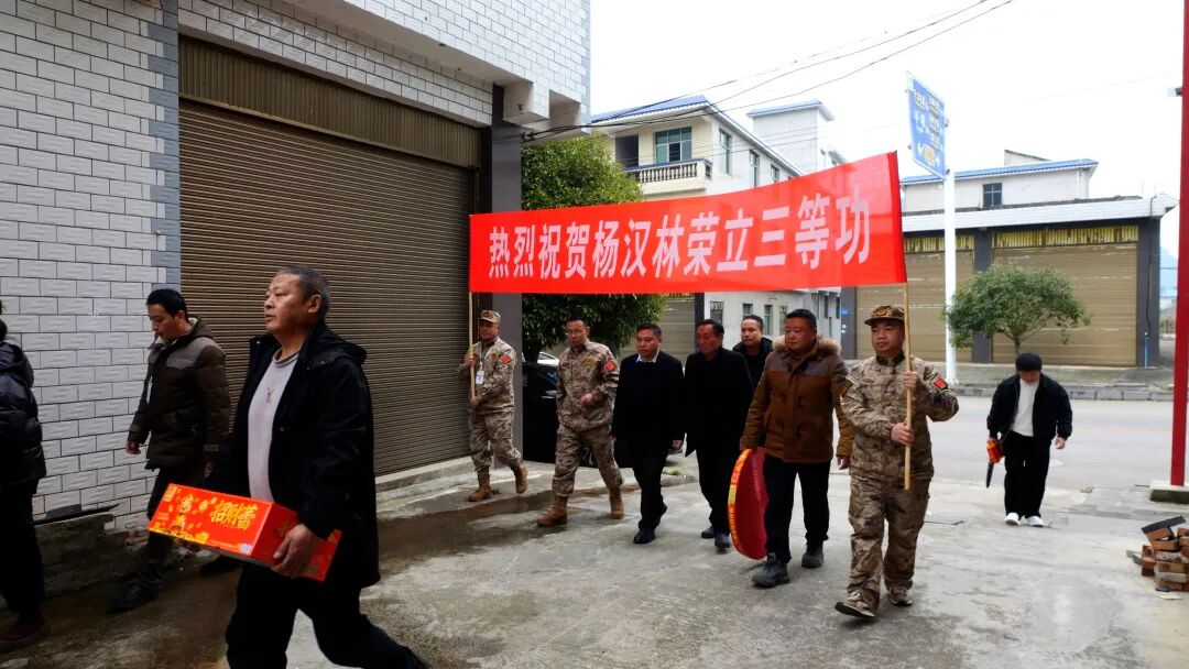 西秀區2名現役軍人榮立三等功。