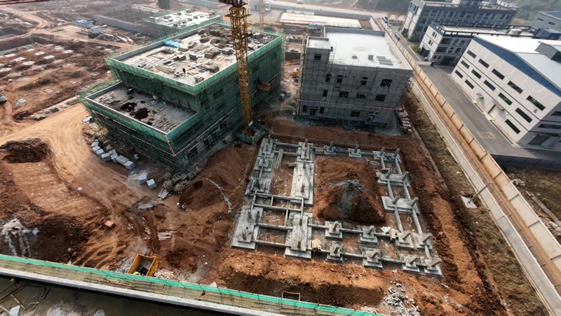 2 圖為綜合樓、研發樓等主體已經完成。（瓮安縣委宣傳部供圖）.jpg