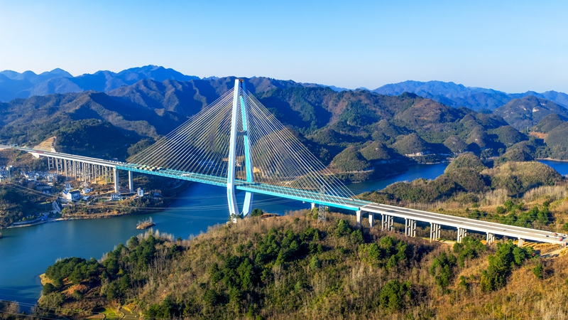 1、百花湖大橋順利通過荷載試驗。.jpg