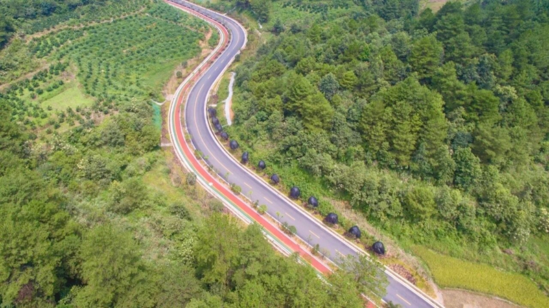 3 图为黔南“四好农村路”一角。.jpg