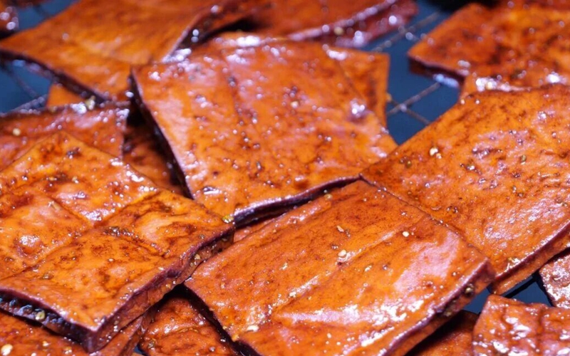 松桃水冲村：传承百年豆腐干俏销年货季。