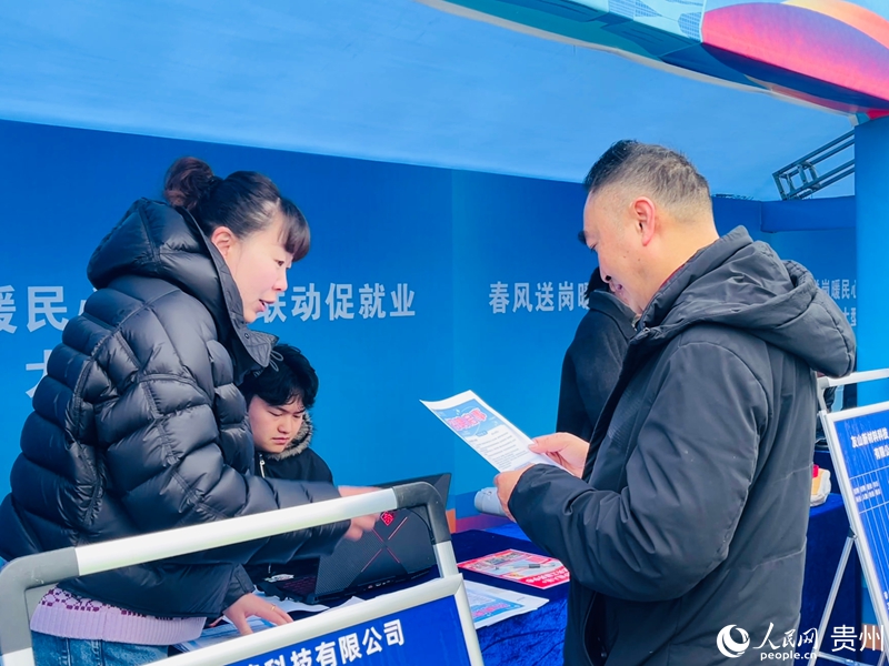 五省聯動大型招聘會現場。人民網記者 陳潔泉攝  