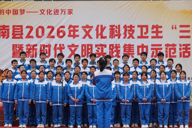 文艺演出（苏畅莉  摄）.JPG