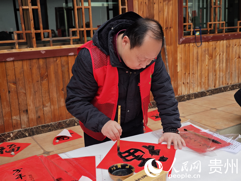 贵阳贵安“下乡过年”活动现场。祝远航摄