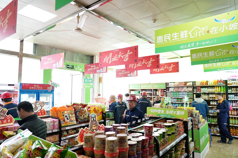 位於貴州華錦鋁業有限公司食堂的惠民生鮮小屋。代勝強 攝.jpg