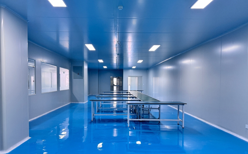 图为施秉县杨柳塘镇地坝村精品水果加工生产线