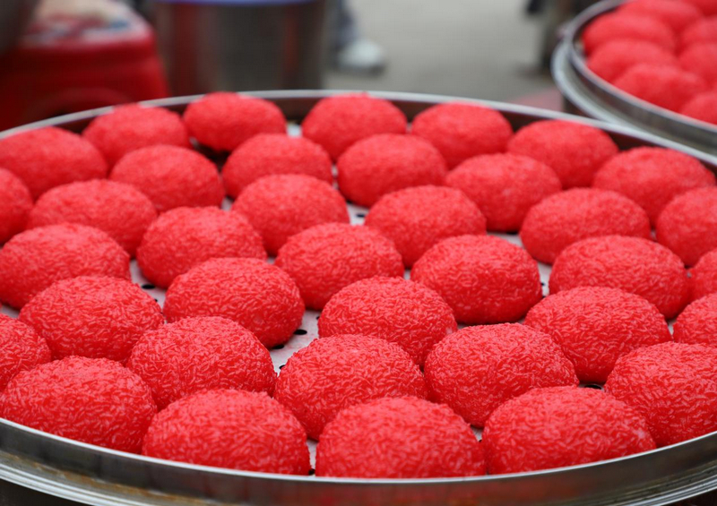 贵州玉屏:侗乡红粑香 三十年守一味。