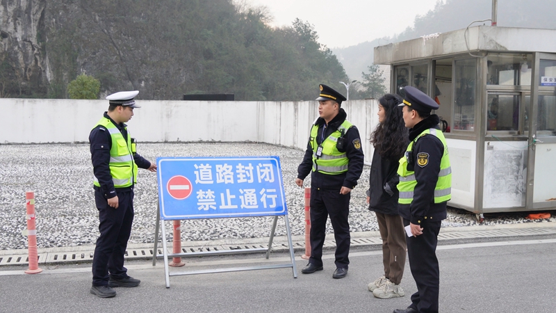 “一路三方”有關單位檢查涉路設施。
