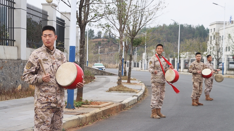 新兵下隊入“新家” 昂首邁向新征程。