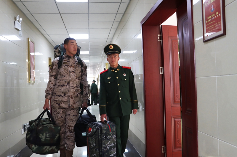 新兵下隊入“新家” 昂首邁向新征程。