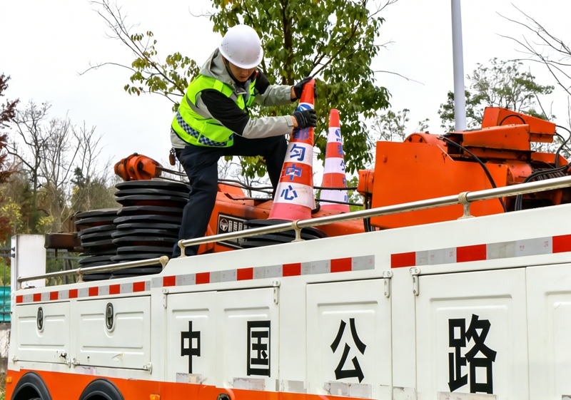 都匀营运中心准备抗凝物资。.jpg