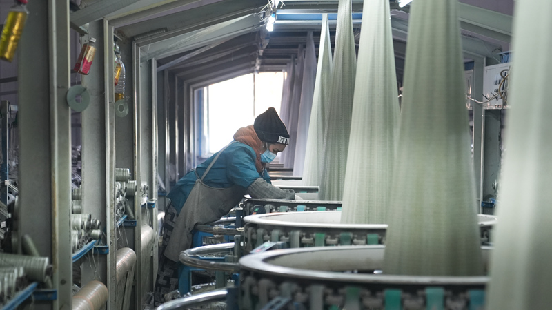 企業緊盯新訂單新市場  奮力開足馬力抓生產。