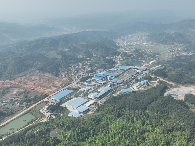 位于贵州天柱经开区的贵州宏泰钡业有限责任公司全貌（天柱县融媒体中心供图）