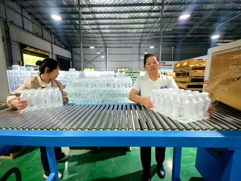 工人工作现场.jpg