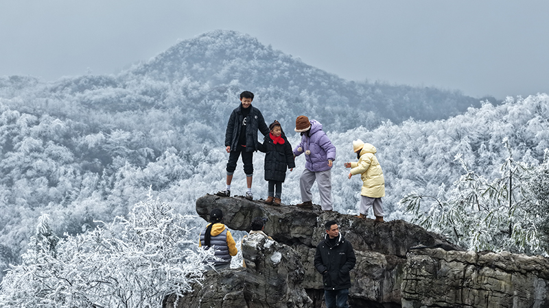 游人在白云区云雾山游玩。黄德军摄