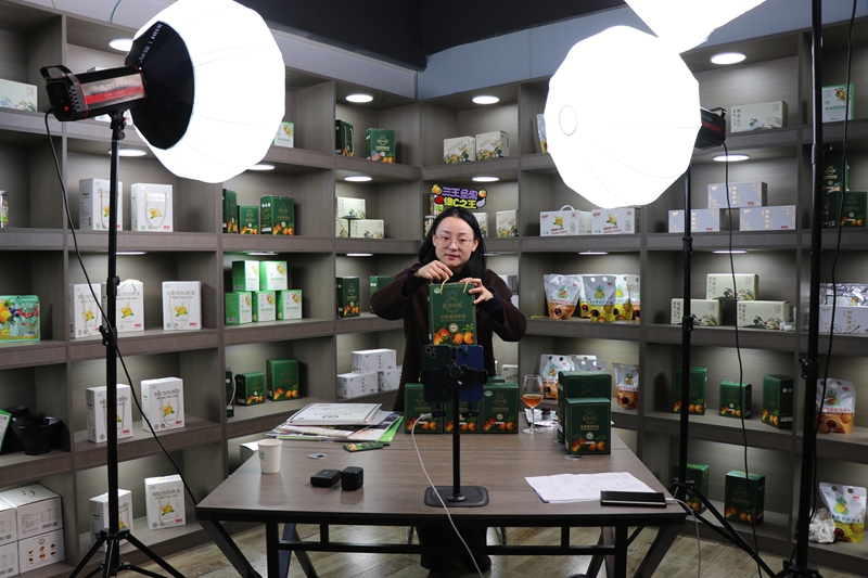 貴州欣揚農業科技發展有限公司直播賣貨現場  劉娟 攝1.JPG