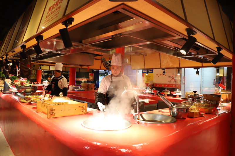 2026年1月20日，貴州凱裡市亮歡寨酸湯魚廚房裡，酸湯四溢飄香。龍藝攝