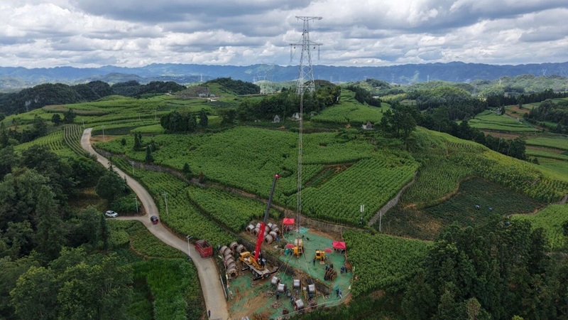 500千伏盤南低熱值電廠接入系統工程作業現場。付振偉攝