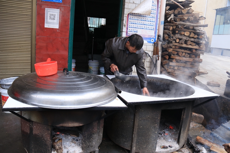 百年技艺灰豆腐成乡村振兴大产业。田家欣摄