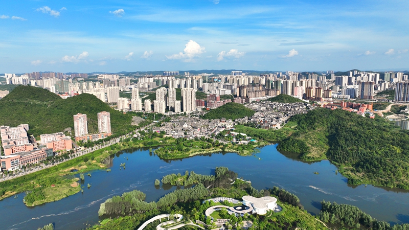 清鎮城區一角。鮑凱 攝.jpg