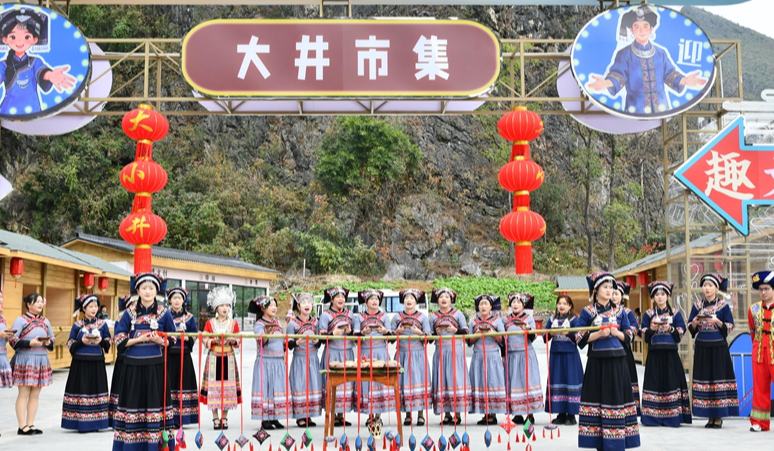 貴州羅甸四措合力推動暖冬旅游產品出圈近年來，貴州省羅甸縣立足暖冬氣候、大水面等資源優勢，持續在“主題策劃、特色文化、市場拓展、宣傳推介”等方面融合發力，打造“享暖冬·趣羅甸”冬旅品牌，推動冬季旅游淡季不淡，暖冬更暖。