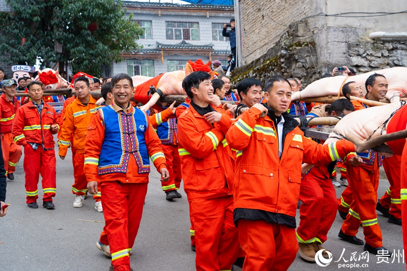 年猪巡游。人民网 阳茜摄