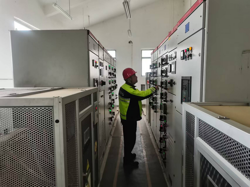 檢查機電設備。