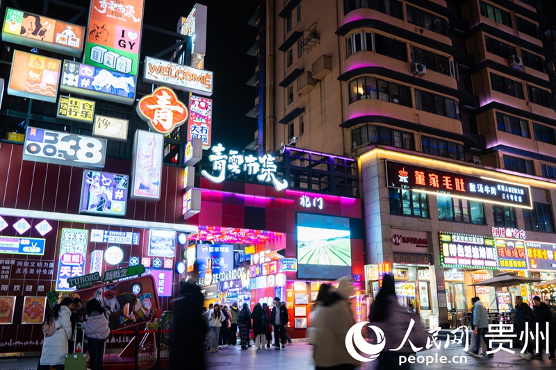 2月2日晚青雲市集。人民網 陽茜攝
