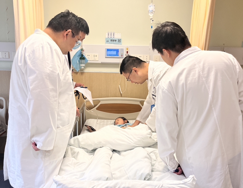术后查房.jpg