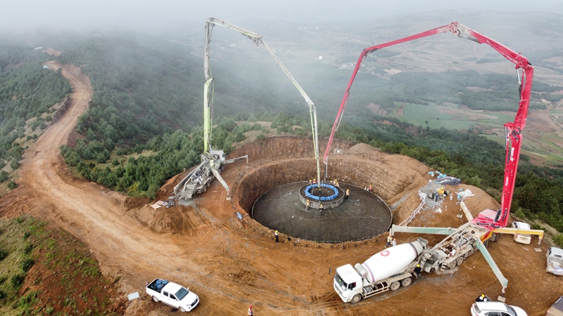 小海镇二期项目浇筑现场。