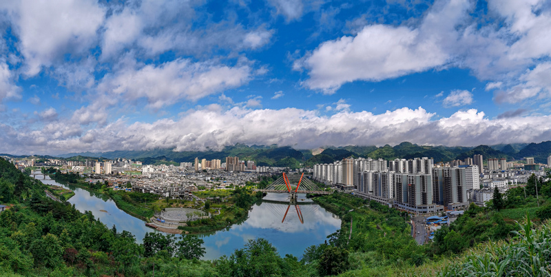 荔波县城。熊亚平摄