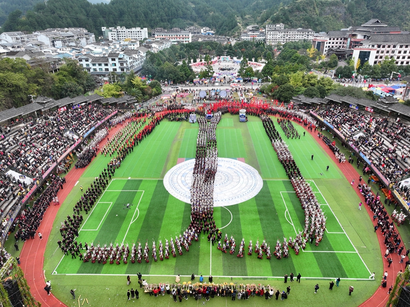 2025中国雷山苗年盛大场面。钟传坤摄.jpg