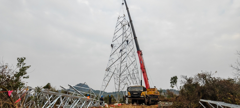 湘黔背靠背換流站關鍵遷改工程架線施工。.JPG