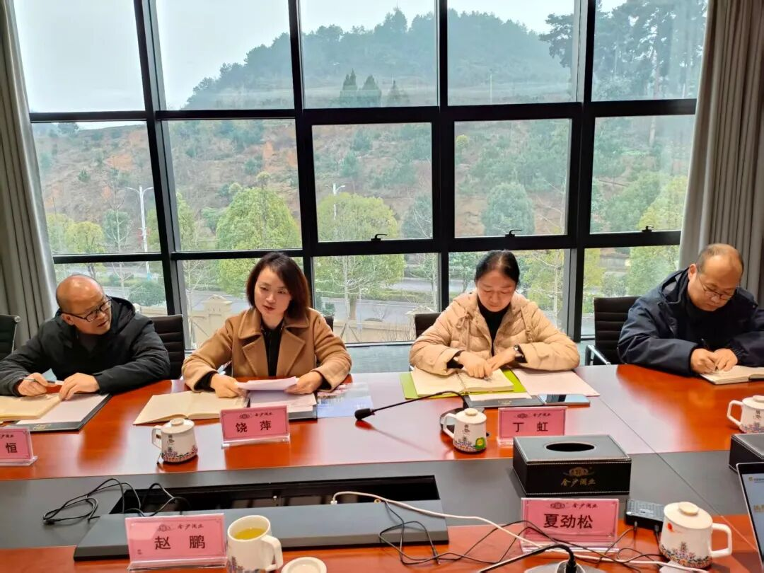 访企拓岗座谈会。