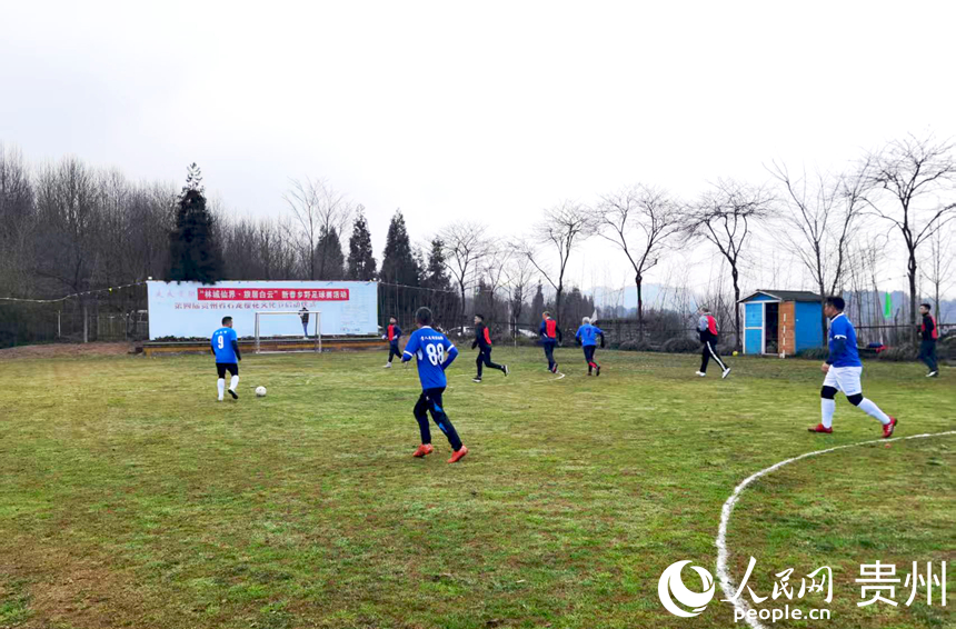 鄉野足球賽。人民網記者 王秀芳攝