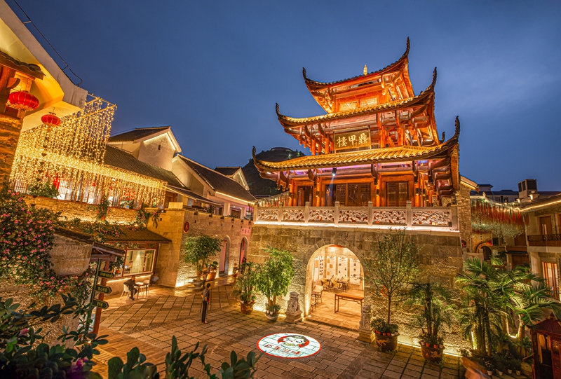 3 萬象城一個人的安順鄉愁園。婁勇平攝.jpg