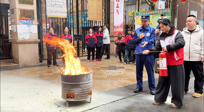圖為組織志願者開展技能培訓。